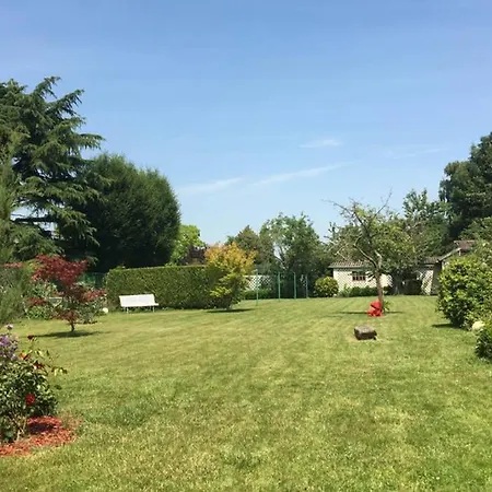Holiday home La Chabriere, Briarde De Charme Au Calme Proche Disneyland